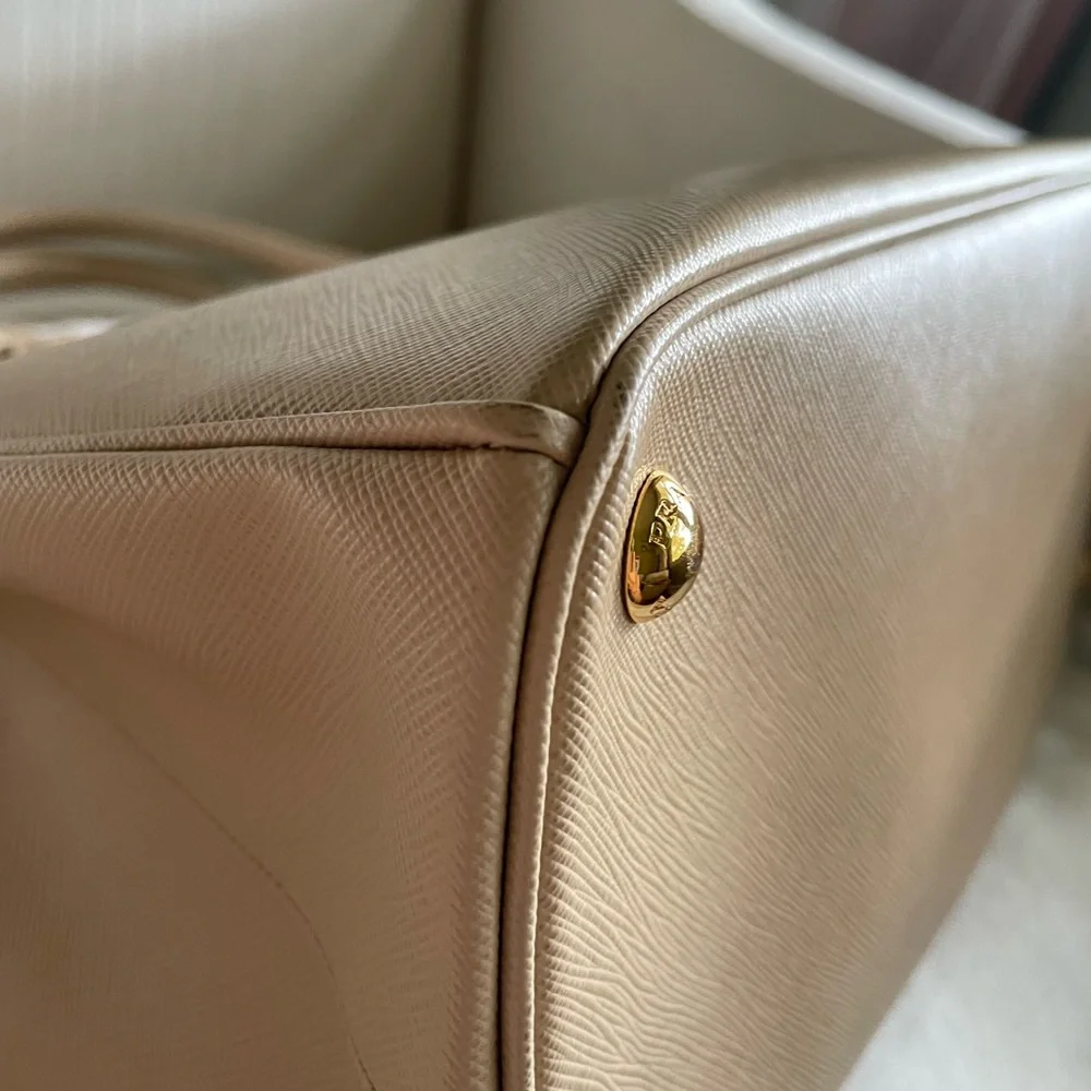 PRADA - Saffiano Large Galleria Double Zip Tote in Beige - Picture 15 of 16